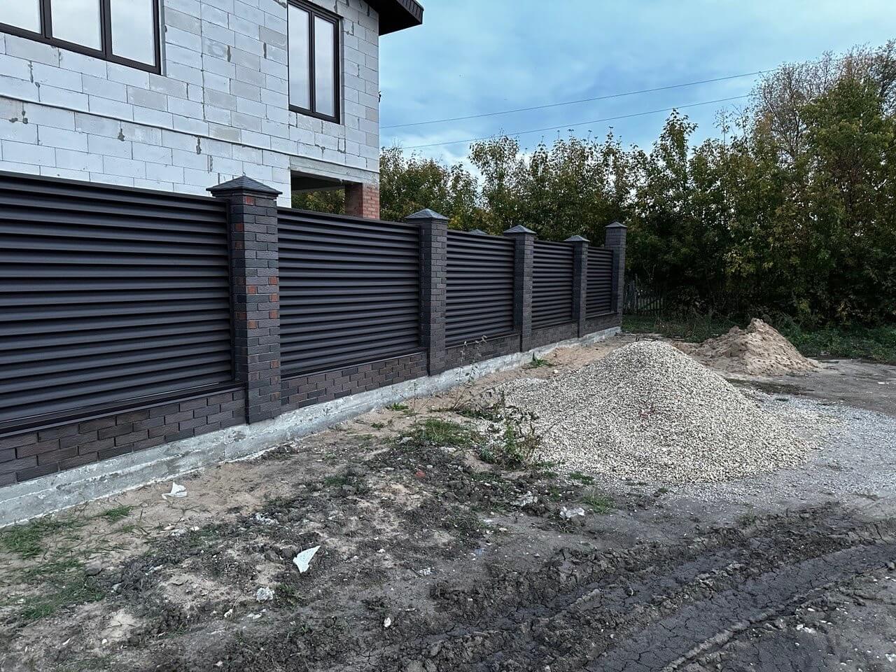 Забор из ламелей Еврожалюзи 38м RAL8019/8019 Темный Шоколад двусторонний MATTE фото 4 в Иркутске