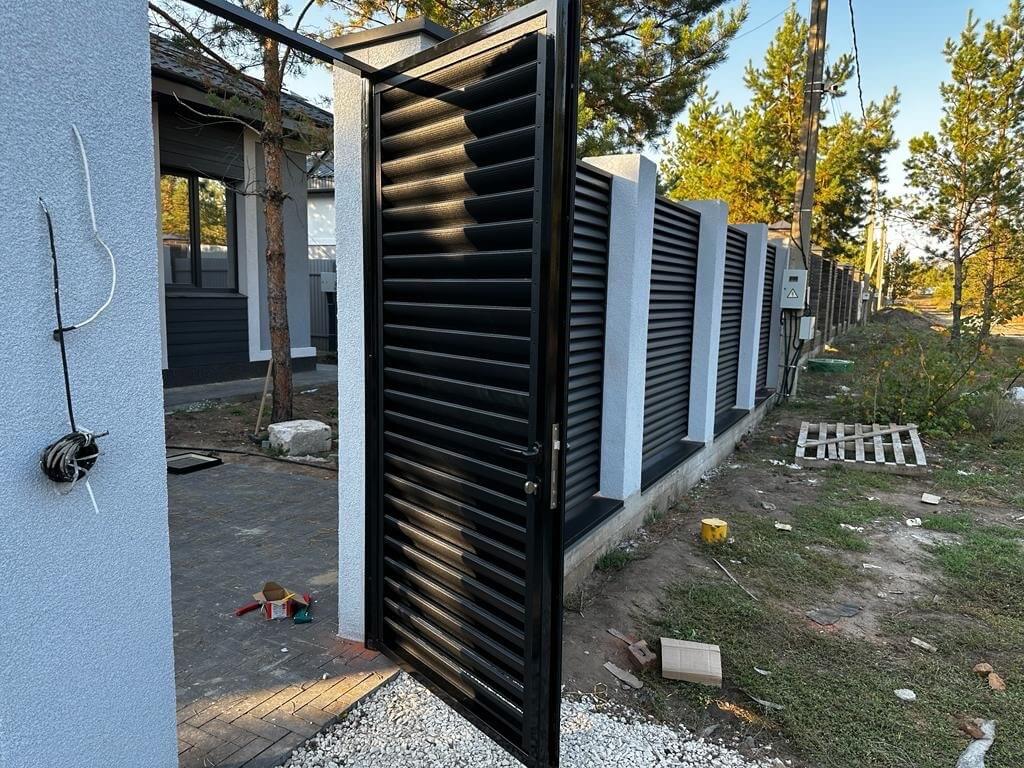 Забор-жалюзи 18м RAL9005/9005 Черный двухсторонний МАТТЕ фото 6 в Иркутске