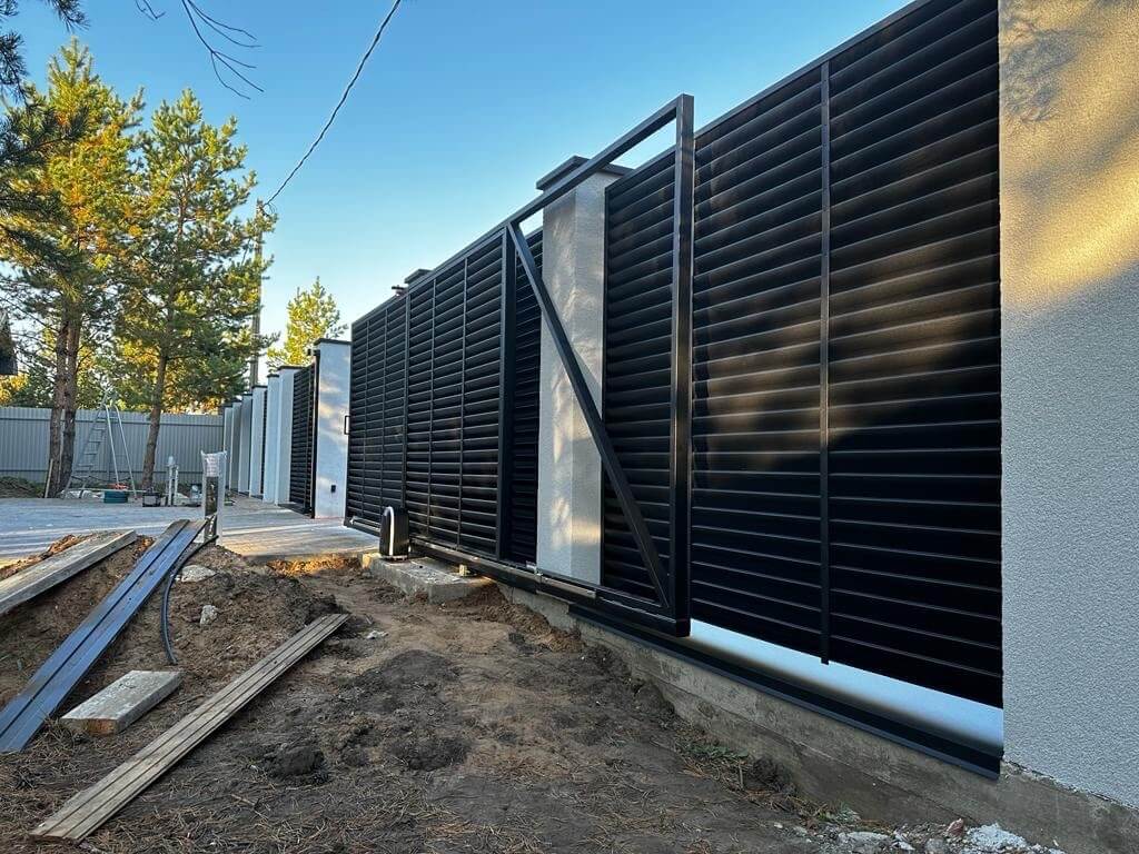 Забор-жалюзи 18м RAL9005/9005 Черный двухсторонний МАТТЕ фото 1 в Иркутске