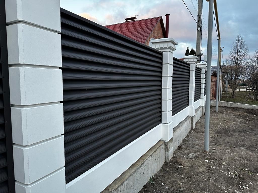Забор из ламелей Еврожалюзи 35м RAL8019/8019 Темный Шоколад двусторонний MATTE в Иркутске