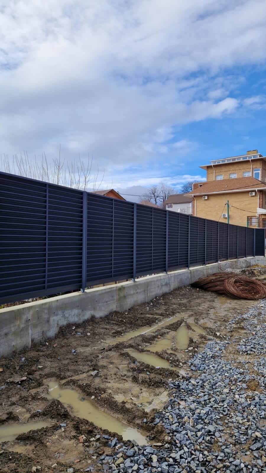 Забор-жалюзи из ламелей ЭКО-Z усиленных 87м RAL7024 Серый Графит матовый фото 6 в Иркутске