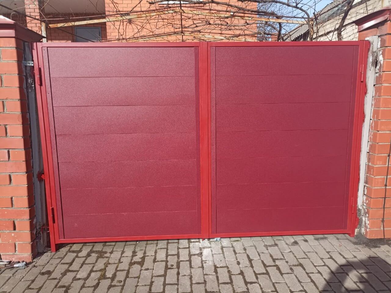 Ворота и калитка из металлопланкена 4м RAL3005 Красное Вино, Стальной Бархат фото 1 в Иркутске