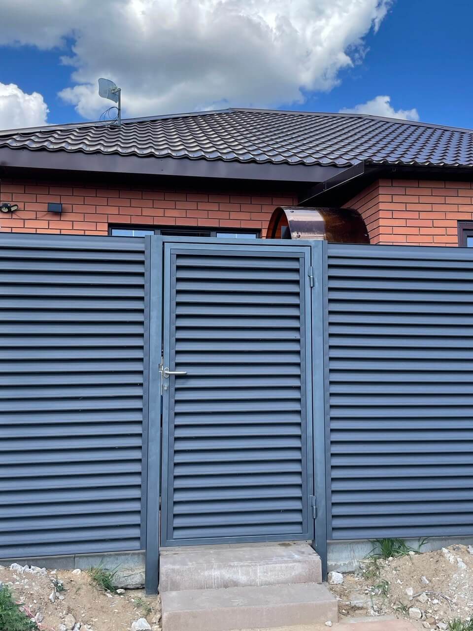 Забор из ламелей еврожалюзи 24м RAL7024 Серый Графит МАТТЕ фото 2 в Иркутске