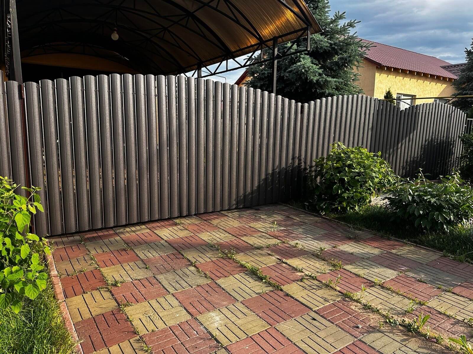 Забор из евроштакетника 37м RAL8019 Темный Шоколад МАТТЕ фото 2 в Иркутске