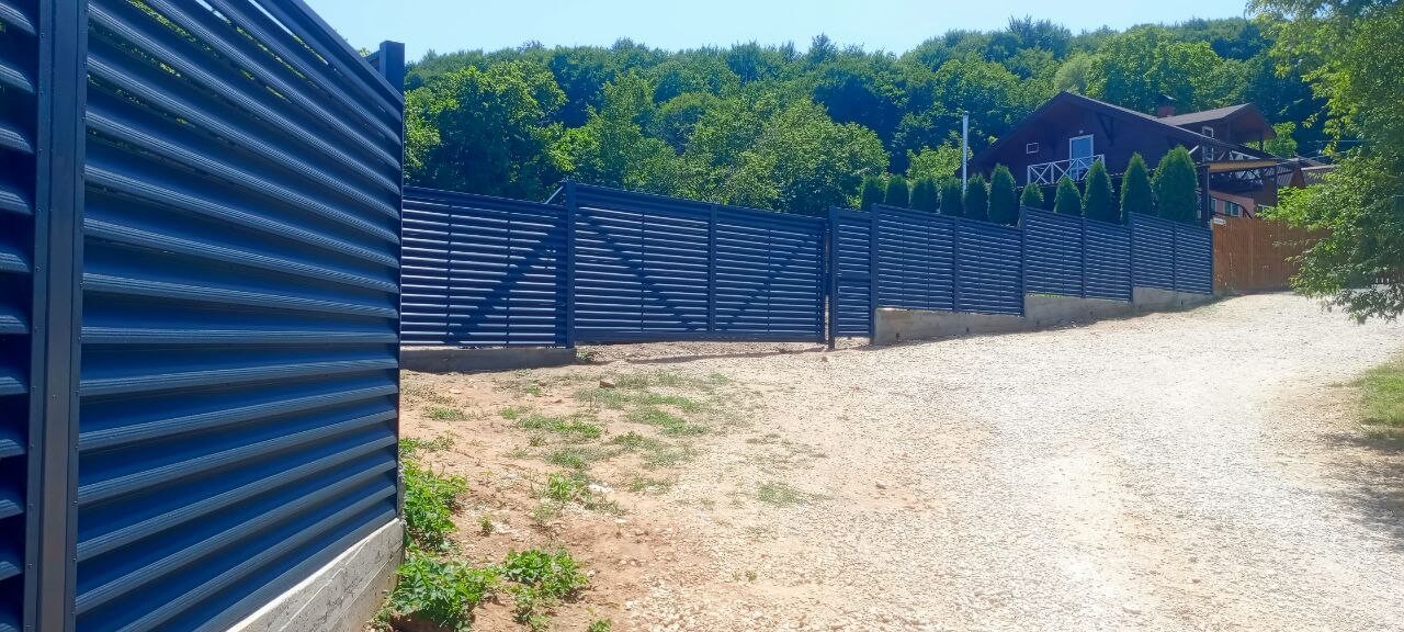 Забор-жалюзи из ламелей Еврожалюзи 53м RAL7024 Серый Графит МАТТЕ фото 8 в Иркутске