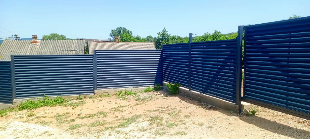 Забор-жалюзи из ламелей Еврожалюзи 53м RAL7024 Серый Графит МАТТЕ фото 4 в Иркутске