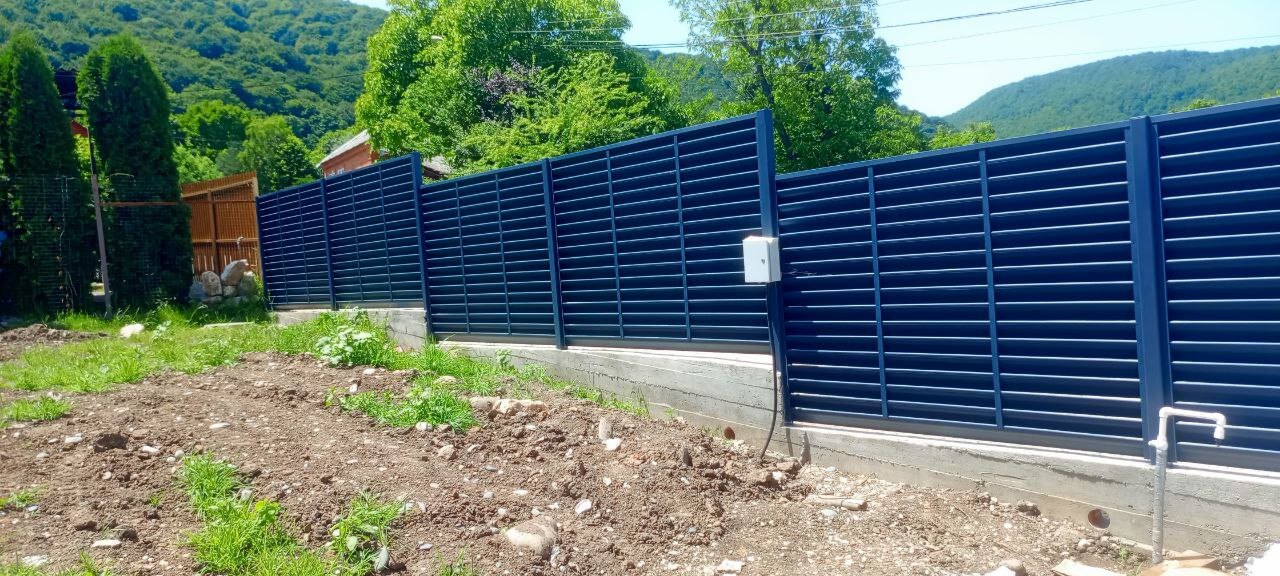 Забор-жалюзи из ламелей Еврожалюзи 53м RAL7024 Серый Графит МАТТЕ фото 3 в Иркутске
