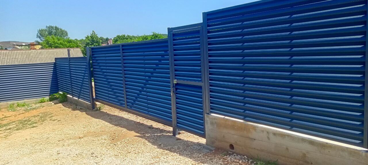 Забор-жалюзи из ламелей Еврожалюзи 53м RAL7024 Серый Графит МАТТЕ фото 15 в Иркутске