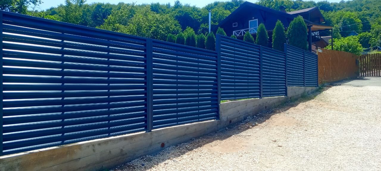 Забор-жалюзи из ламелей Еврожалюзи 53м RAL7024 Серый Графит МАТТЕ фото 12 в Иркутске