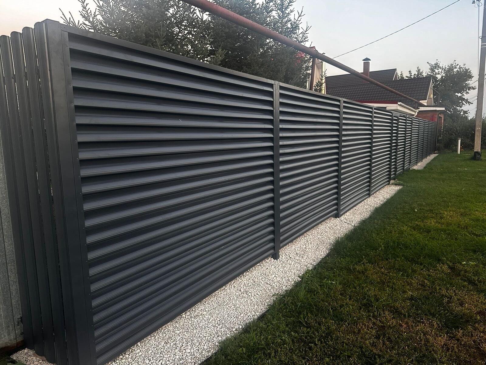 Забор из ламелей Еврожалюзи 26м RAL7024/7024 Серый Графит двусторонний фото 4 в Иркутске