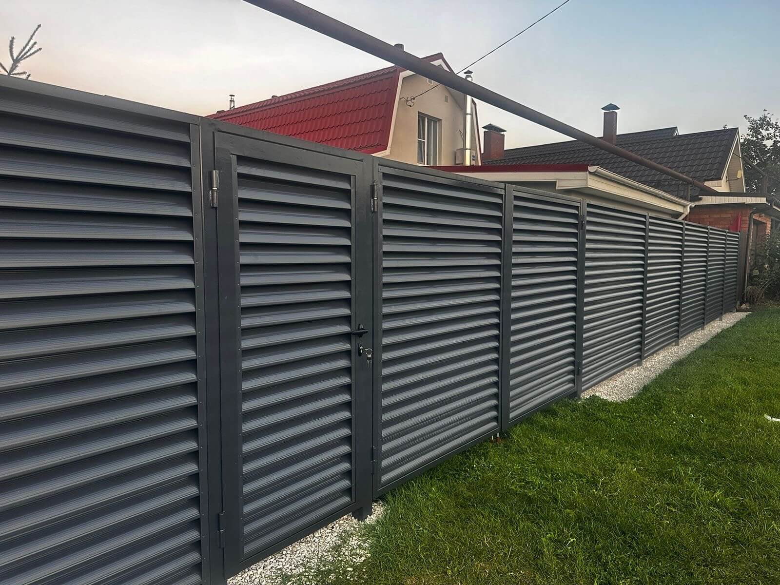 Забор из ламелей Еврожалюзи 26м RAL7024/7024 Серый Графит двусторонний фото 1 в Иркутске