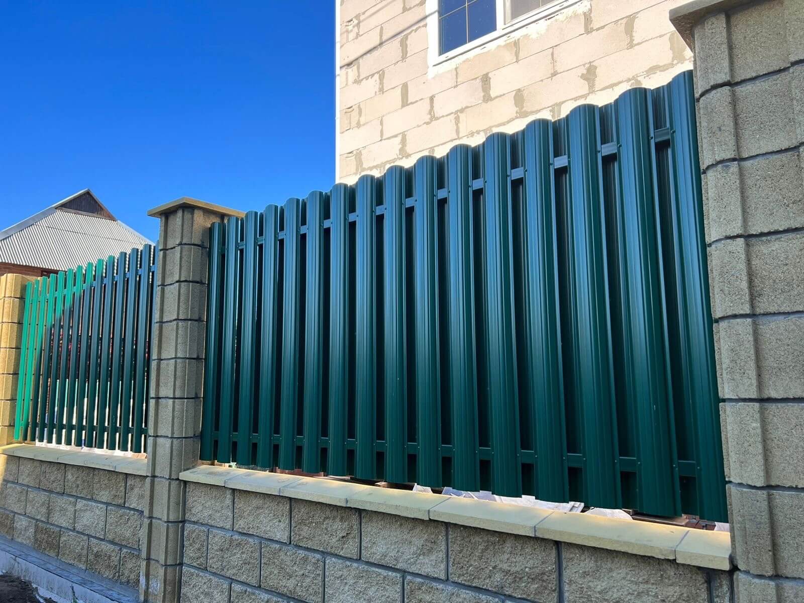 Забор из евроштакетника 22м RAL6005/6005 Зеленый Мох двусторонний фото 7 в Иркутске