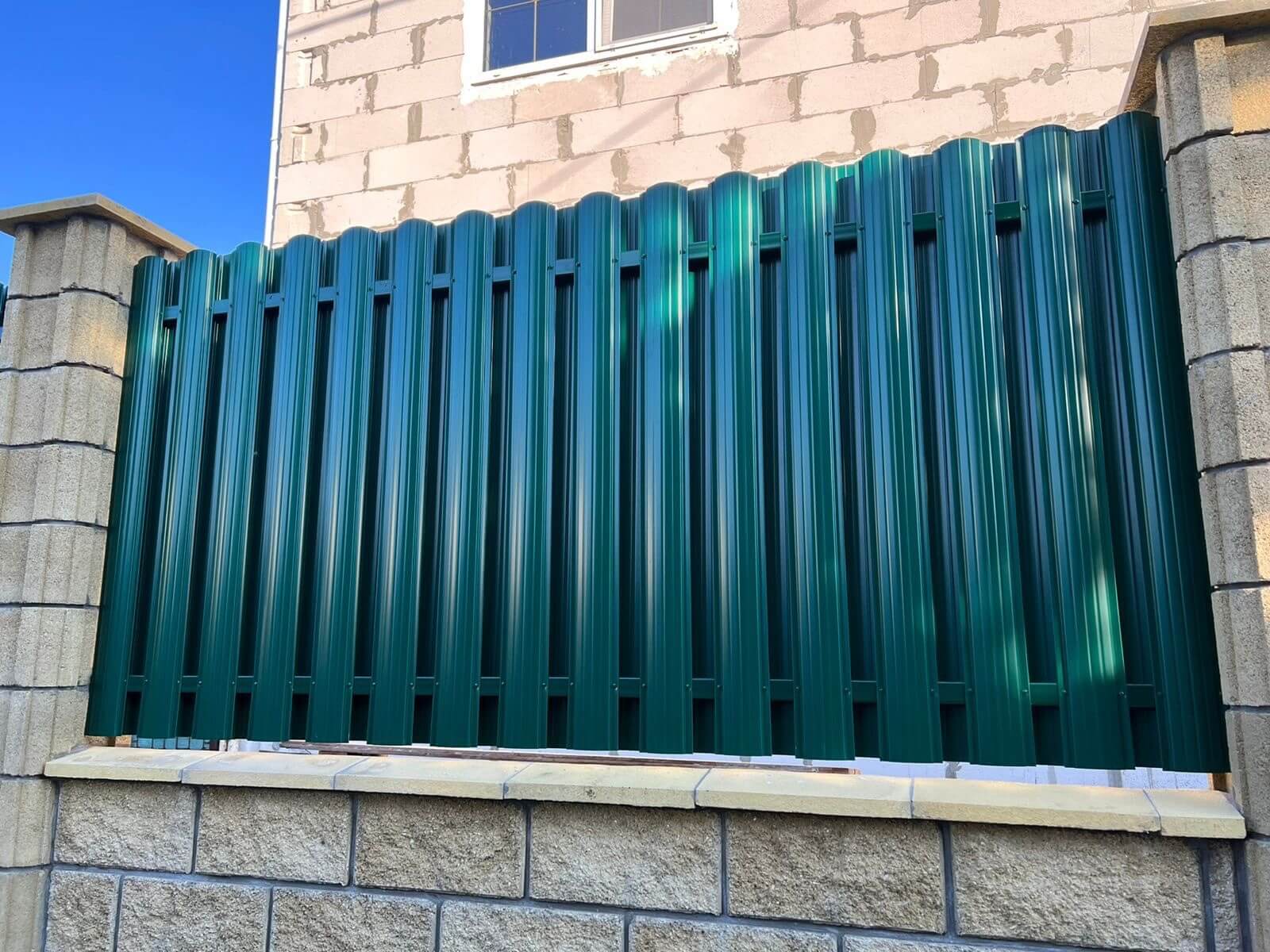 Забор из евроштакетника 22м RAL6005/6005 Зеленый Мох двусторонний фото 2 в Иркутске