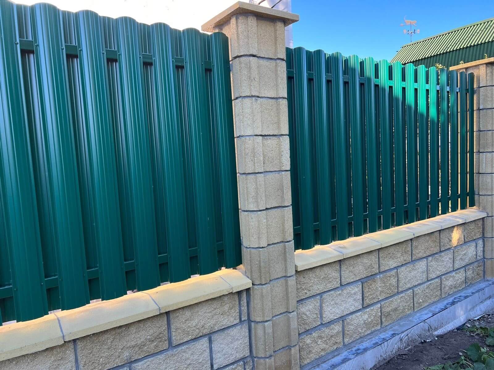 Забор из евроштакетника 22м RAL6005/6005 Зеленый Мох двусторонний фото 1 в Иркутске