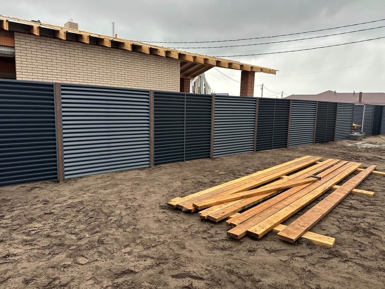 Забор из ламелей еврожалюзи 160м RAL7024/7024 Серый Графит двусторонний МАТТЕ фото 6 в Иркутске