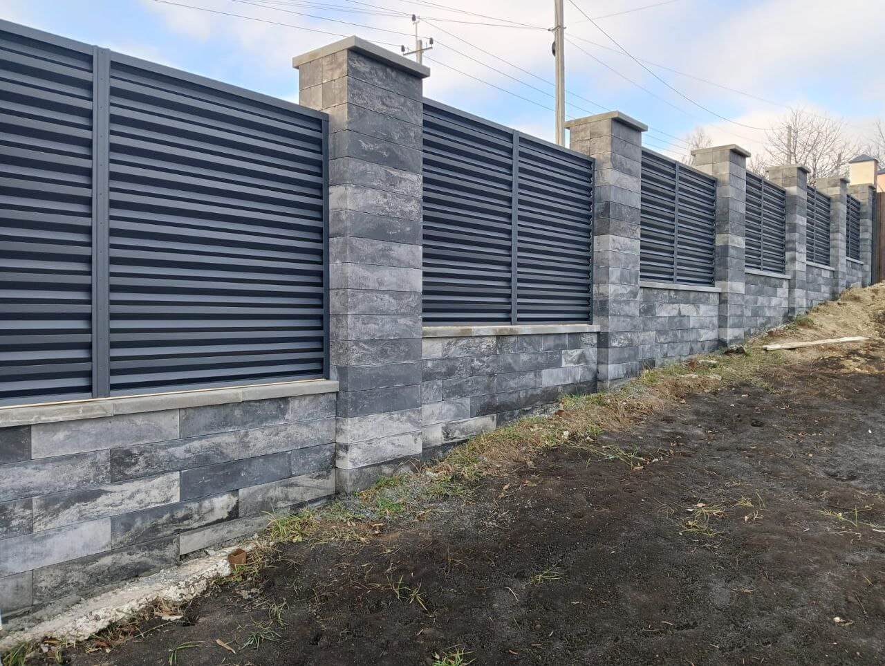 Забор-жалюзи из ламелей Елочка 72м RAL7024/7024 Серый Графит двусторонний МАТТЕ фото 4 в Иркутске