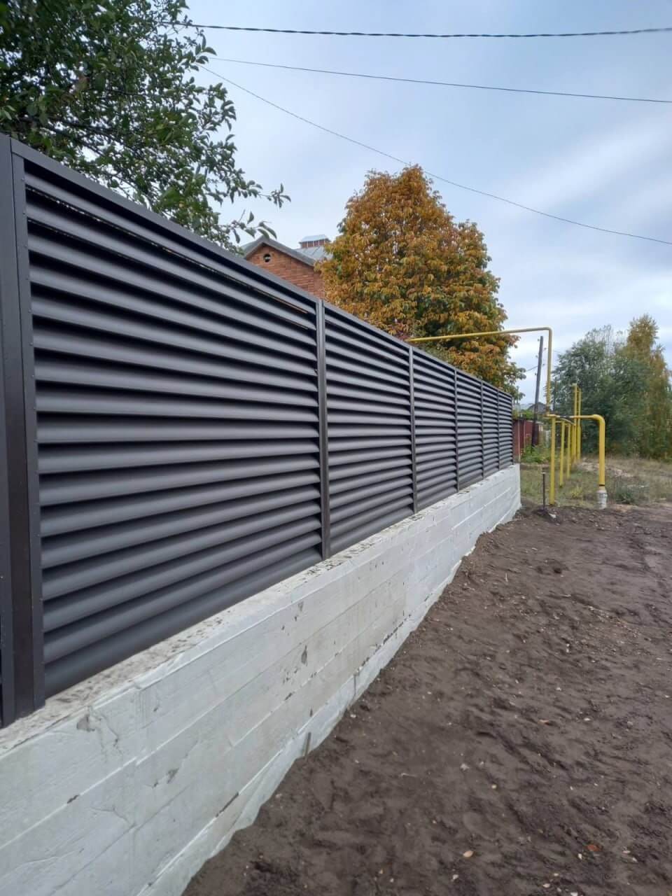Забор из ламелей еврожалюзи 34м RAL8019/8019 Темный Шоколад двусторонний МАТТЕ в Иркутске
