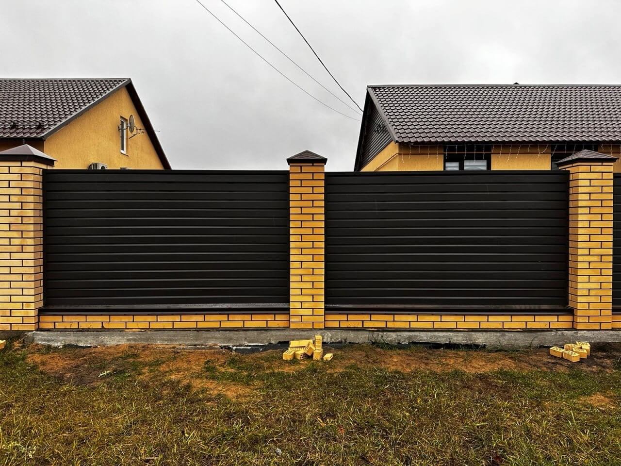 Забор из ламелей Хай-Тек 32м RAL8019/8019 Темный Шоколад двусторонний МАТТЕ фото 1 в Иркутске