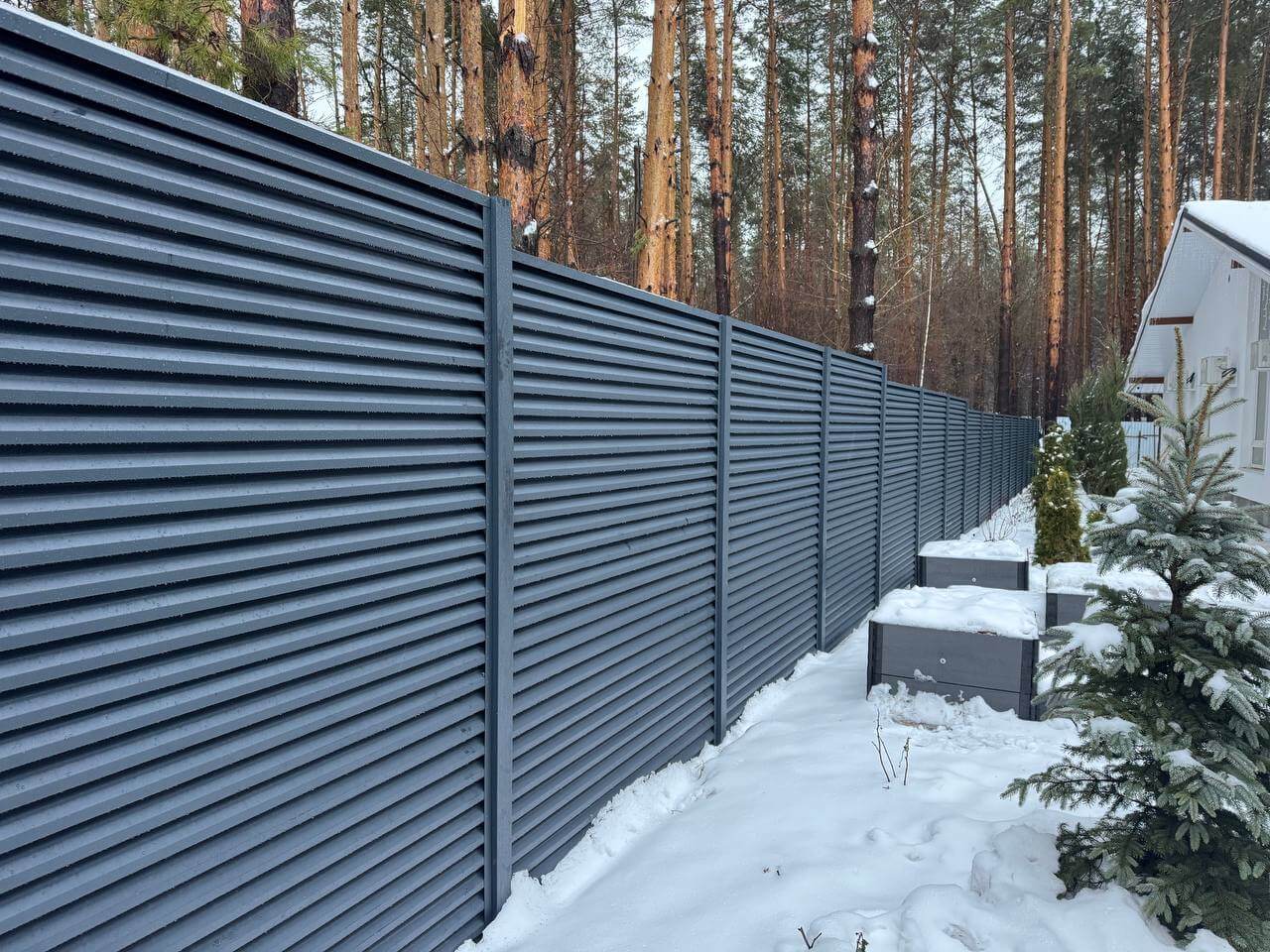 Забор-жалюзи из ламелей ЭКО-Z-US 54м RAL7024/7024 Серый Графит двусторонний МАТТЕ в Иркутске