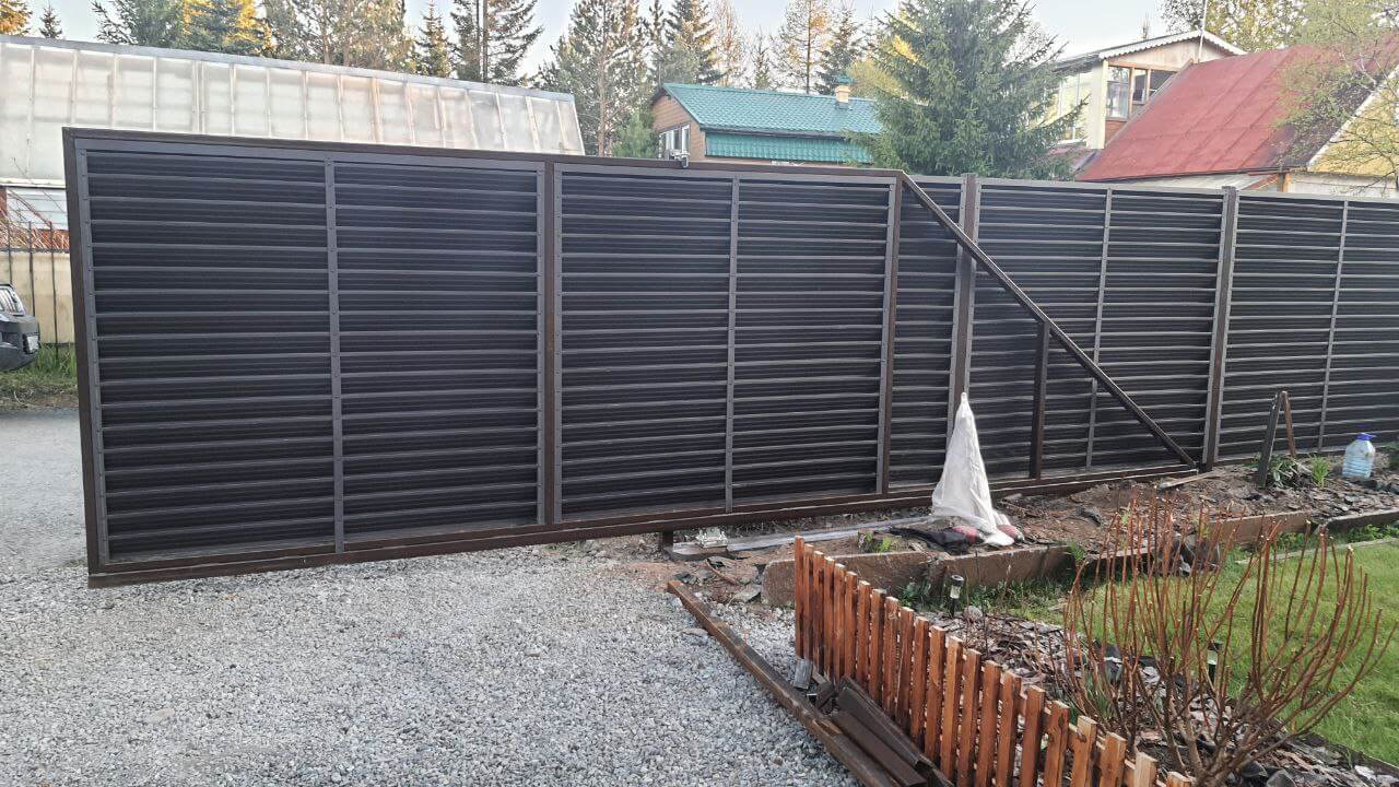 Забор-жалюзи из ламелей ЭКО-Z-US 12м RAL8019/8019 Темный Шоколад двусторонний МАТТЕ фото 3 в Иркутске
