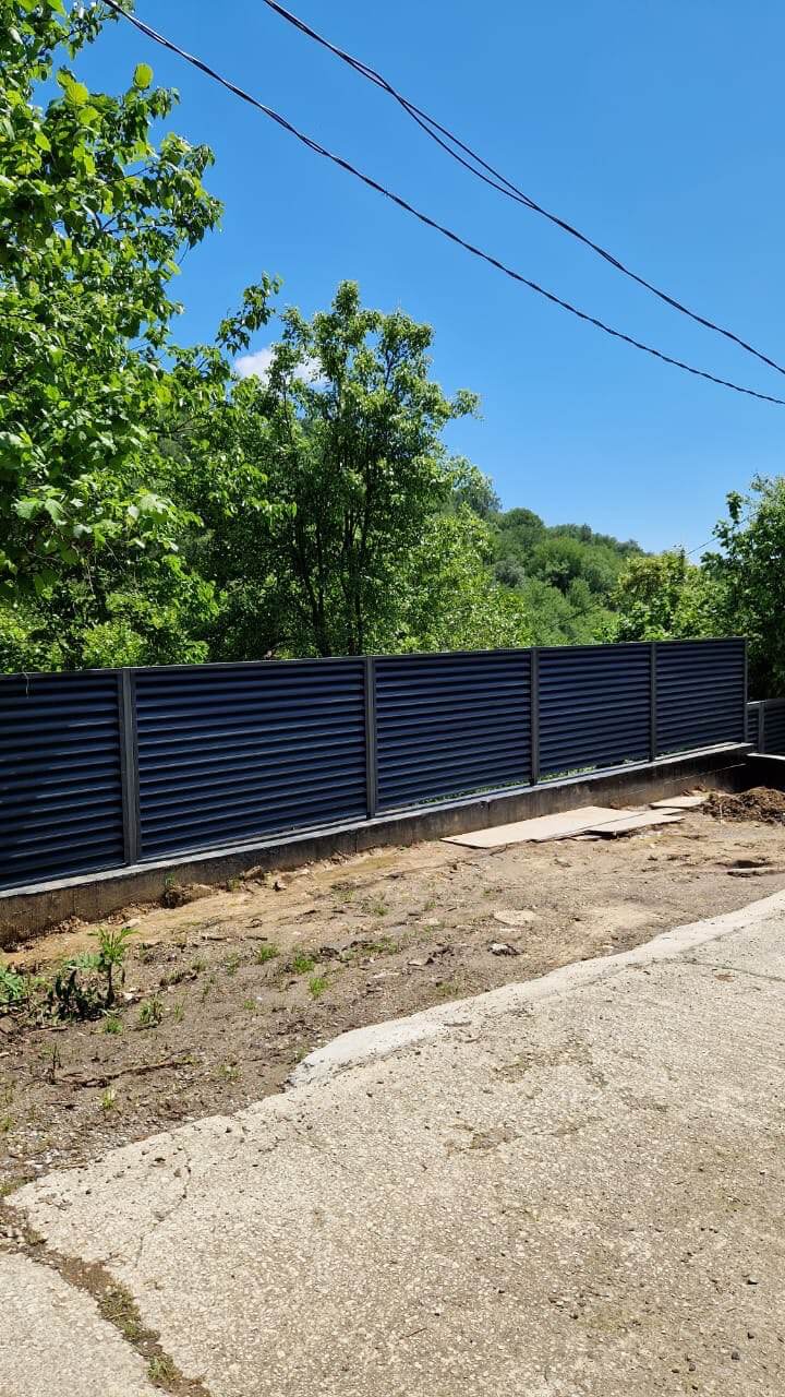 Забор-жалюзи из ламелей еврожалюзи 23м RAL7024/7024 Серый Графит двусторонний МАТТЕ фото 2 в Иркутске