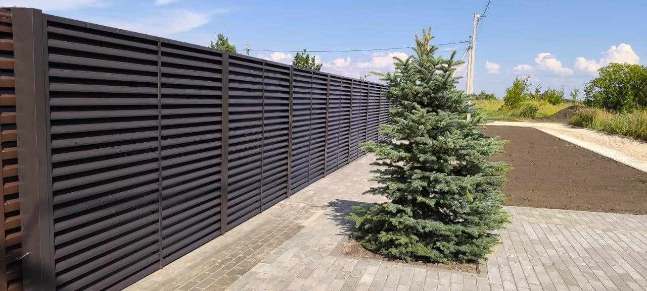 Забор-жалюзи 74м RAL8019/8019 Темный Шоколад двусторонний фото 8 в Иркутске