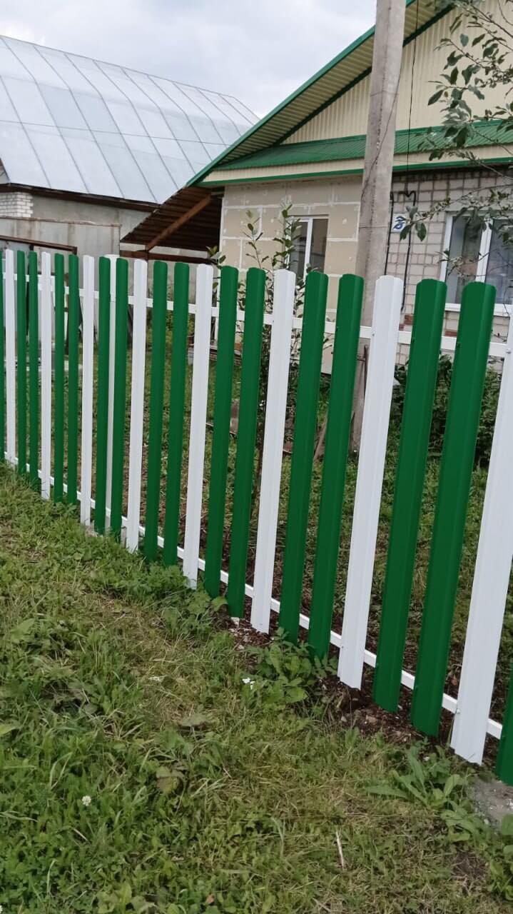 Забор из евроштакетника 10м RAL9003 Белый, RAL6029 Зеленая Мята фото 2 в Иркутске