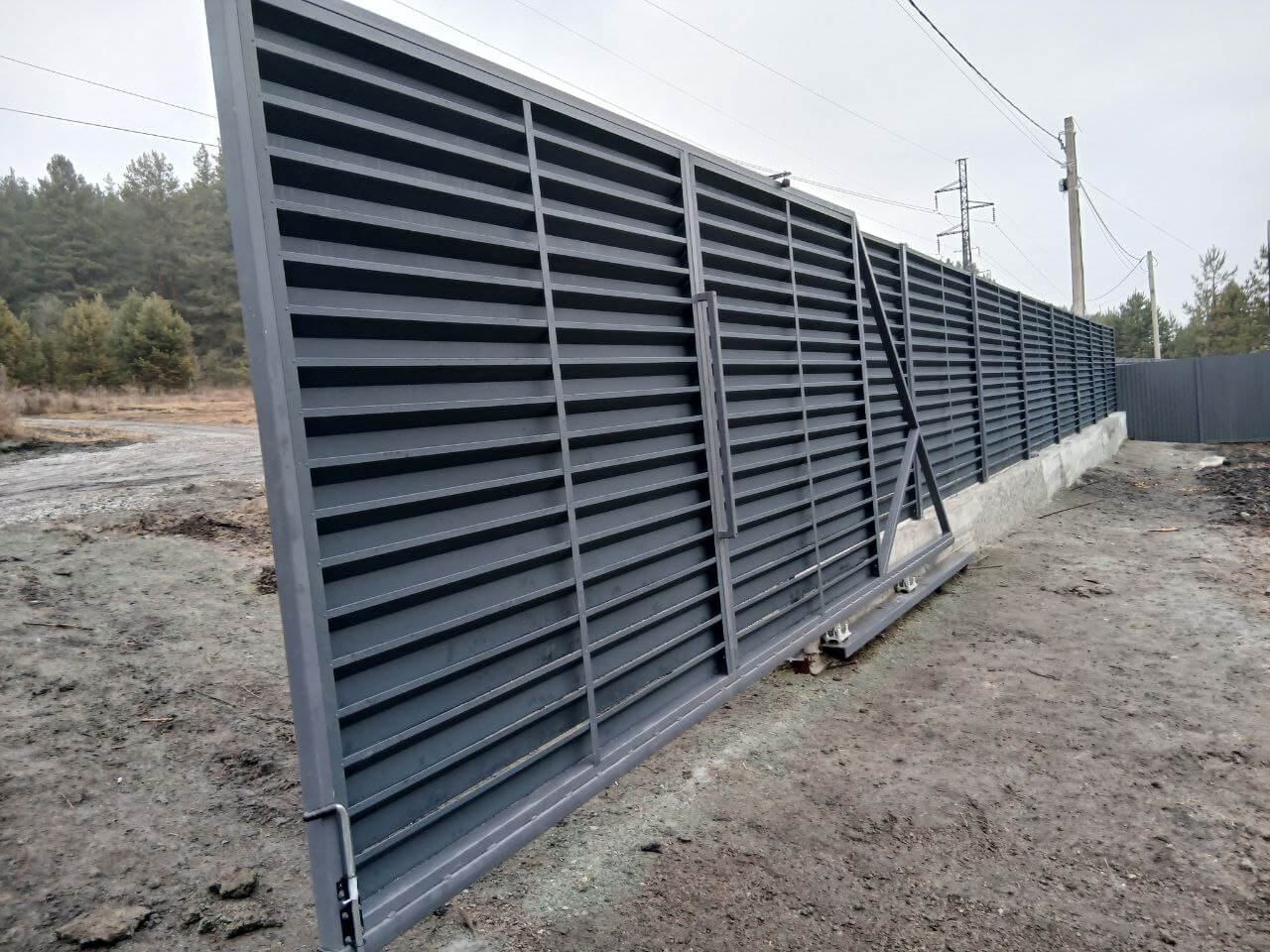 Забор-жалюзи из ламелей Хай-Тек 37м RAL7024/7024 Серый Графит двусторонний МАТТЕ фото 7 в Иркутске