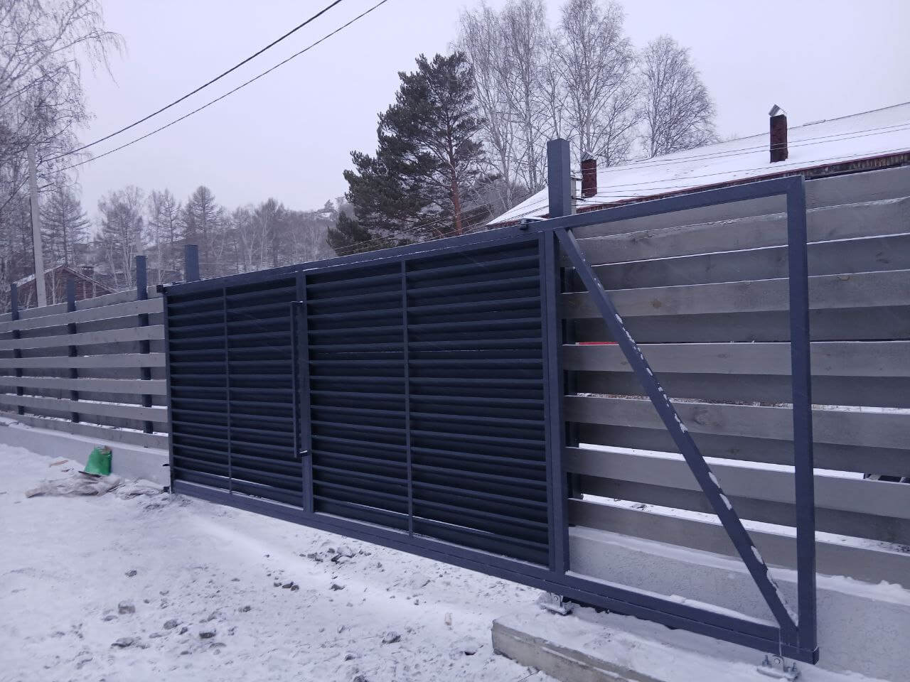 Входная группа из ламелей Хай-Тек RAL7024/7024 Серый Графит двусторонний МАТТЕ фото 4 в Иркутске