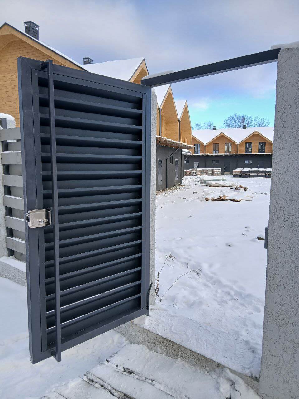 Входная группа из ламелей Хай-Тек RAL7024/7024 Серый Графит двусторонний МАТТЕ фото 21 в Иркутске