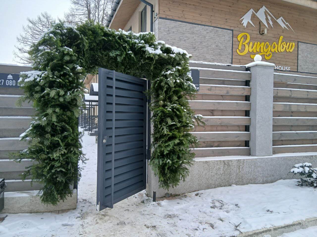 Входная группа из ламелей Хай-Тек RAL7024/7024 Серый Графит двусторонний МАТТЕ фото 15 в Иркутске