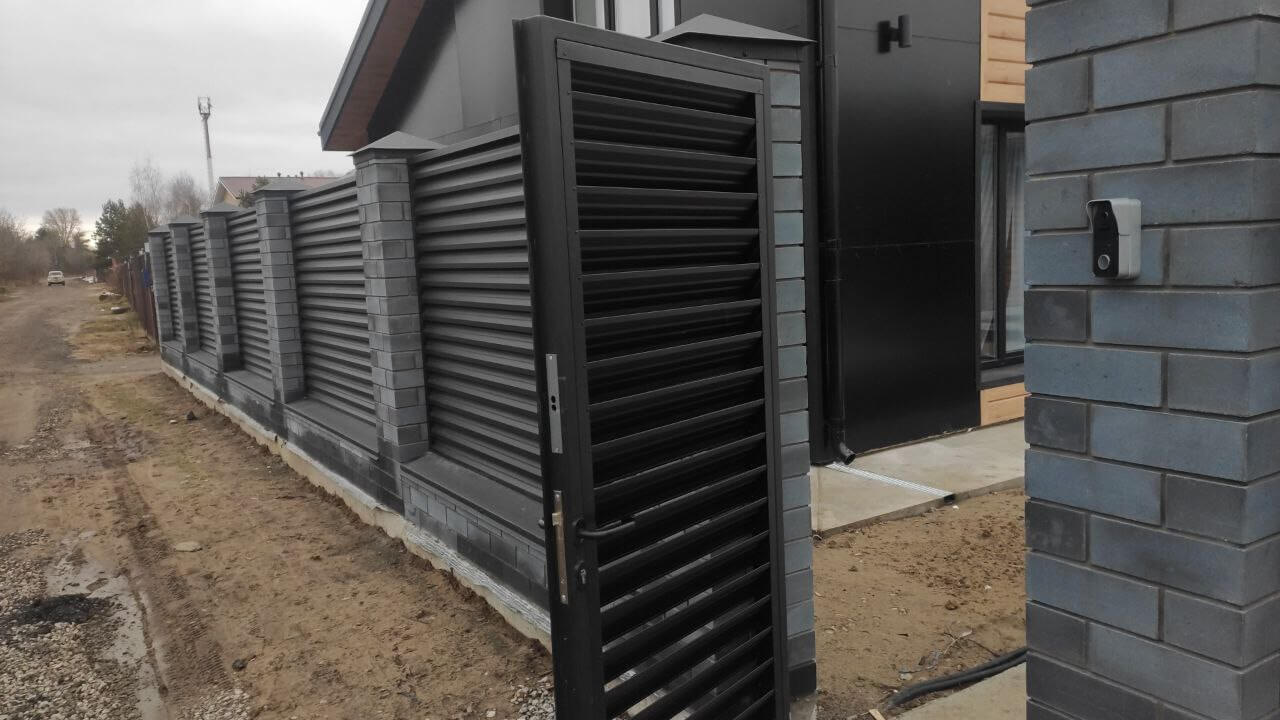 Забор-жалюзи из ламелей ЭКО-Z 17м RAL9005/9005 Черный МАТТЕ фото 1 в Иркутске