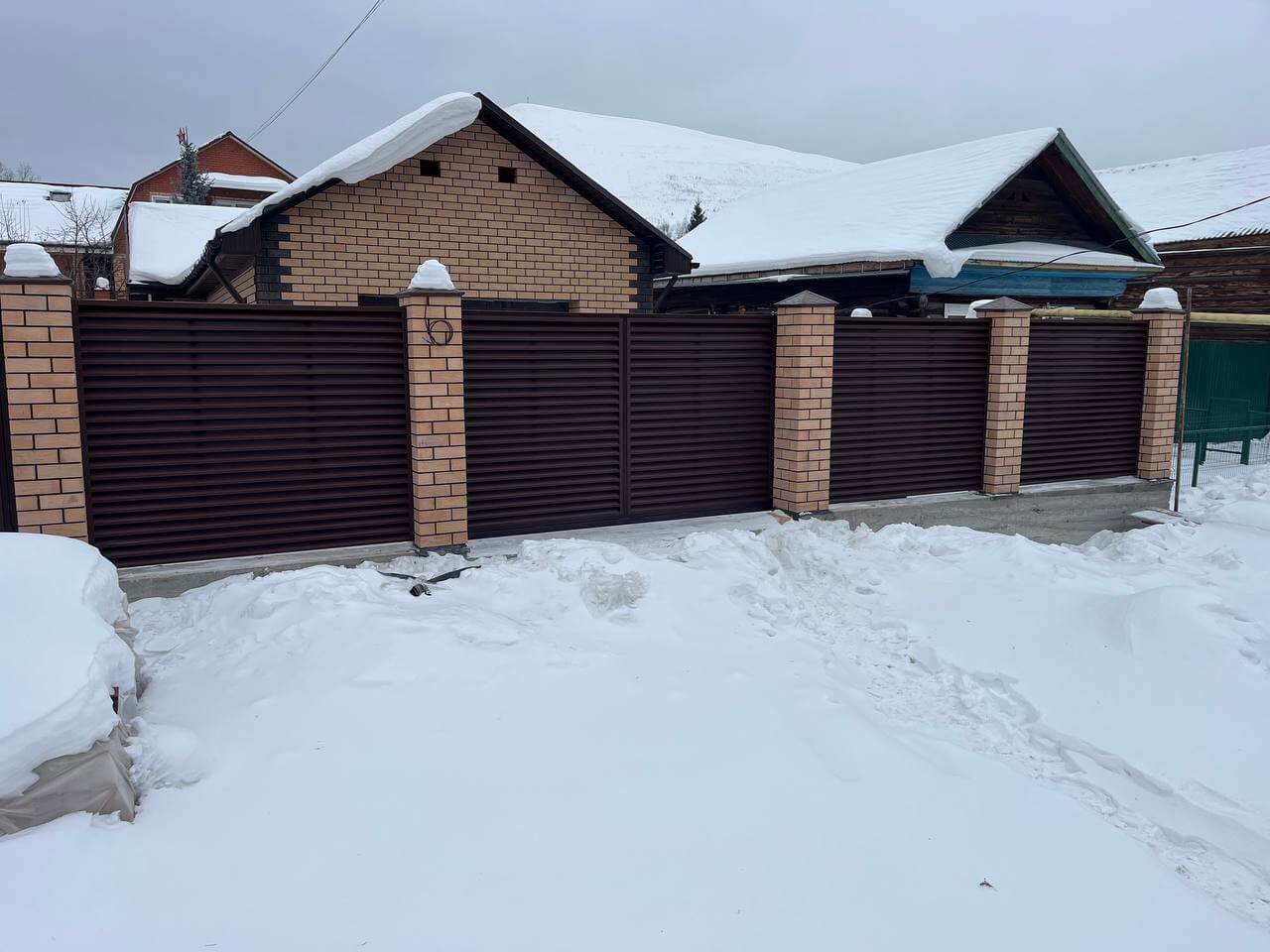 Забор-жалюзи из ламелей ЭКО-Z 87м RAL8017/8017 Шоколад двусторонний МАТТЕ фото 3 в Иркутске