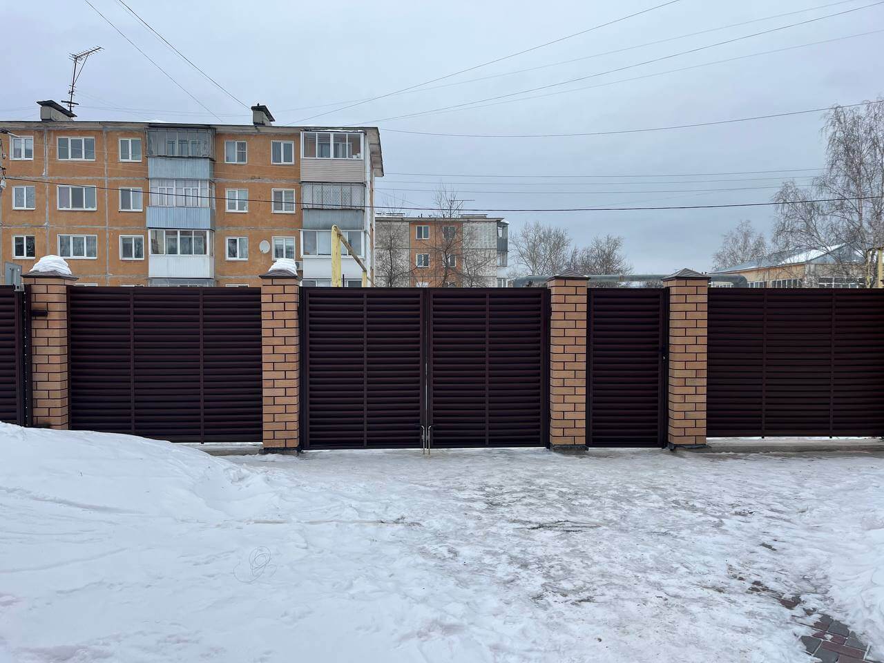 Забор-жалюзи из ламелей ЭКО-Z 87м RAL8017/8017 Шоколад двусторонний МАТТЕ фото 1 в Иркутске