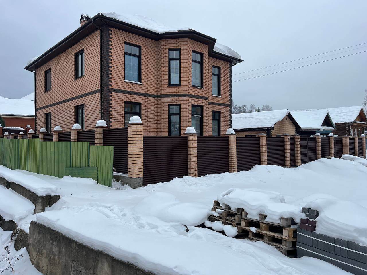 Забор-жалюзи из ламелей ЭКО-Z 87м RAL8017/8017 Шоколад двусторонний МАТТЕ фото 12 в Иркутске